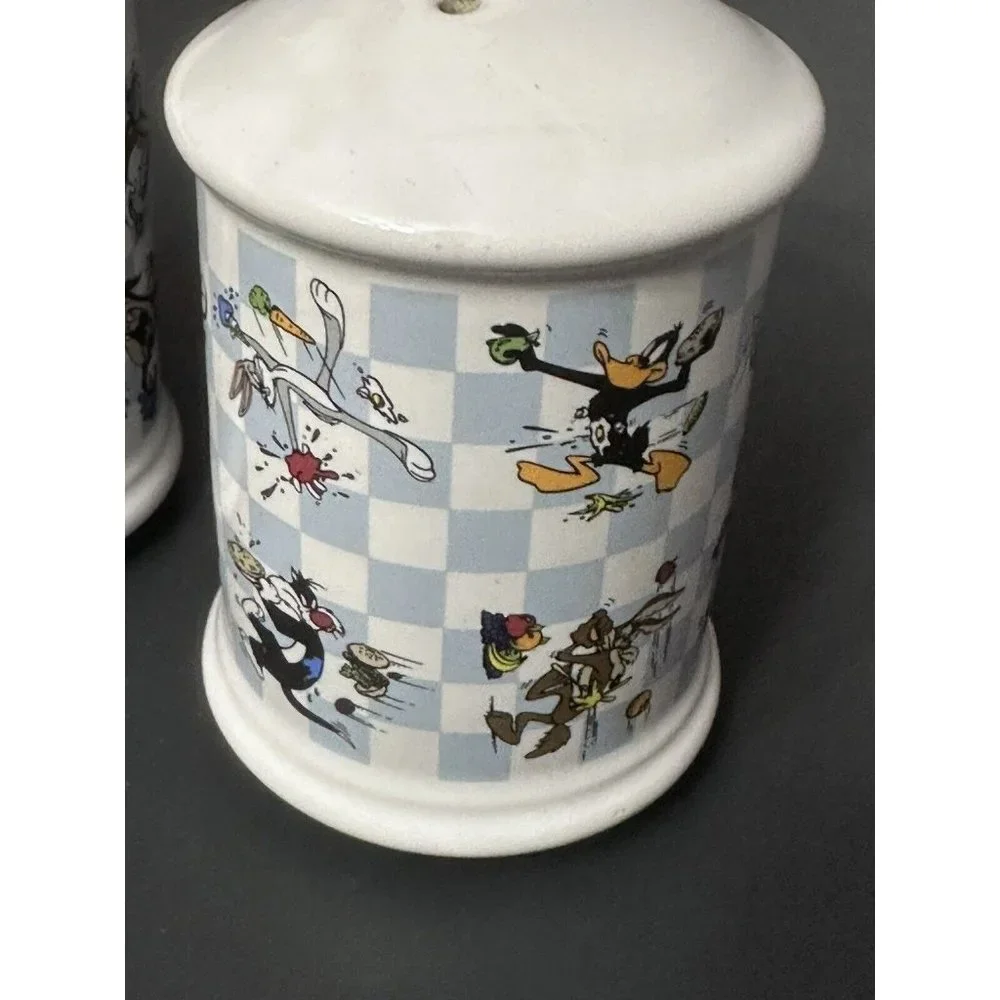 Food Fight Looney Tunes Salt & Pepper Shaker Set Bugs Taz 1995 Six‎ Flags